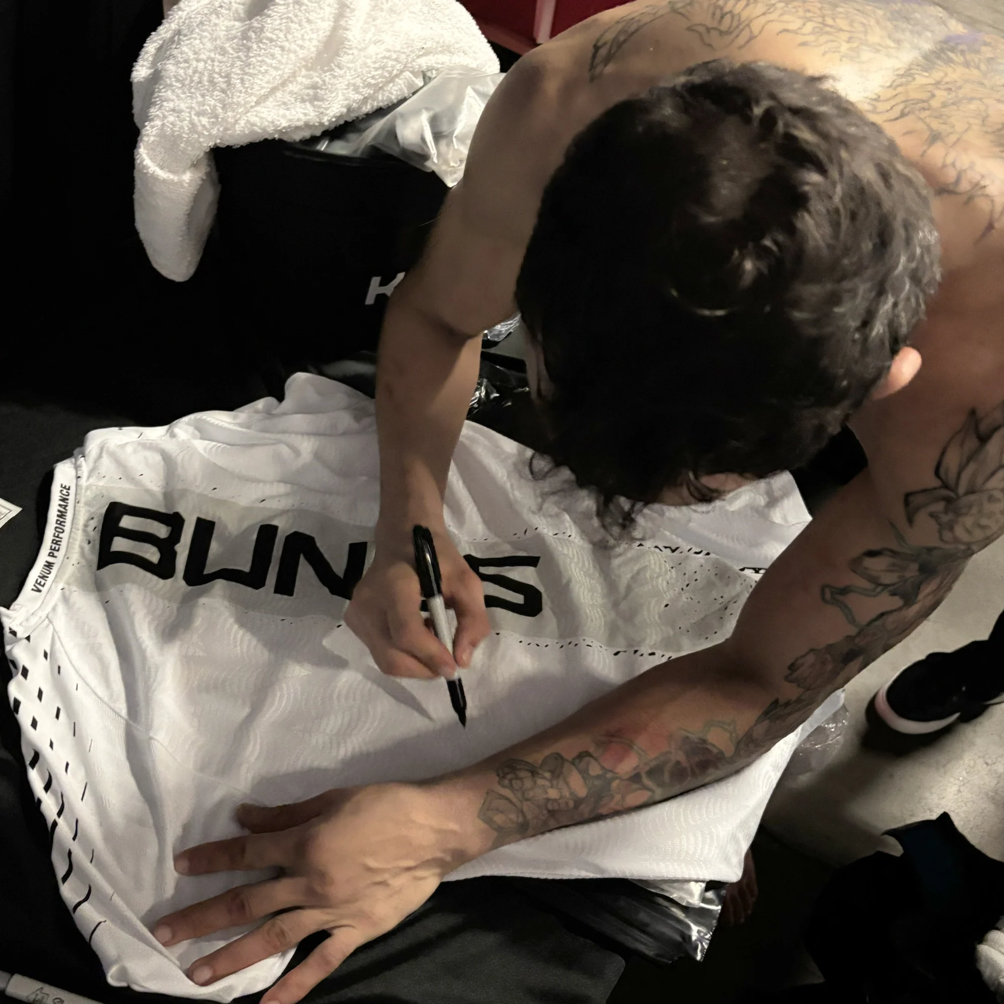 Felipe Bunes Signed 1-of-1 Fight Worn Jersey UFC Fight Night: Moreno vs Kavanagh - Image 4