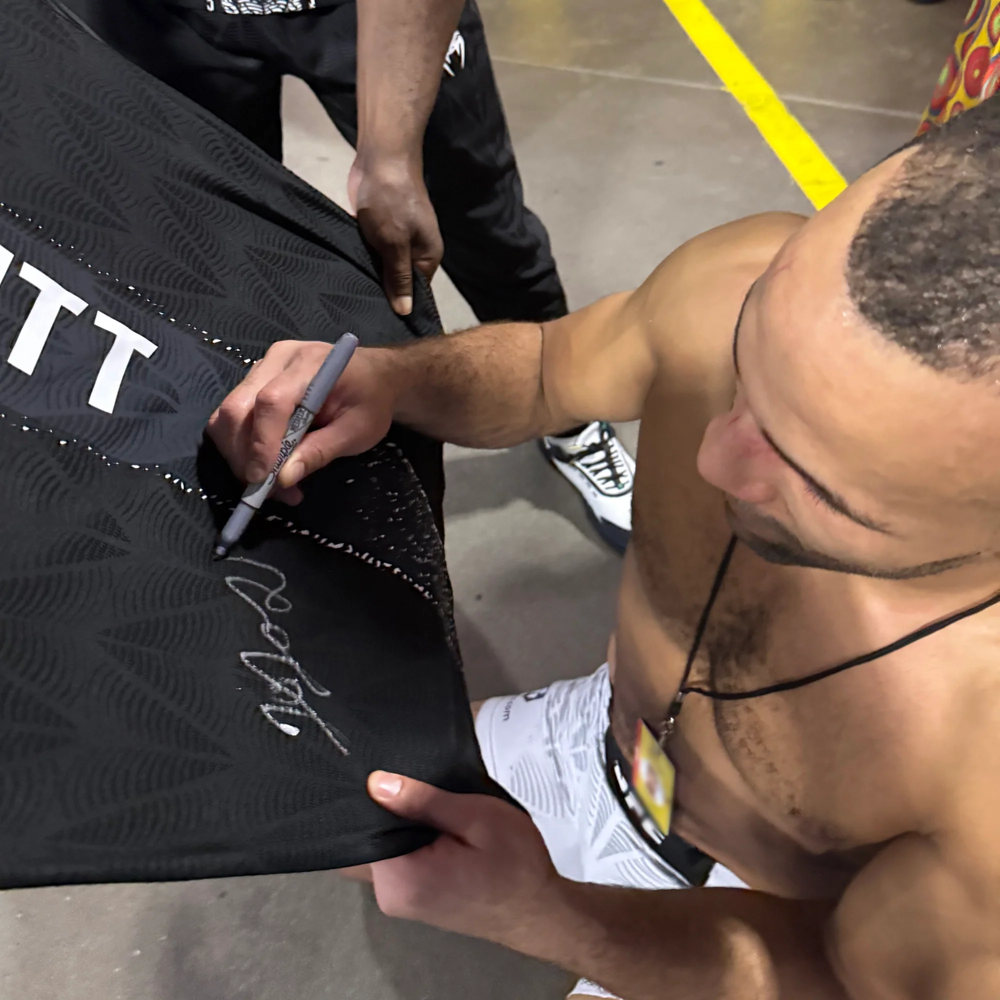 Jordan Leavitt Signed 1-of-1 Fight Worn Jersey UFC Fight Night: Strickland vs Hernandez - Image 3