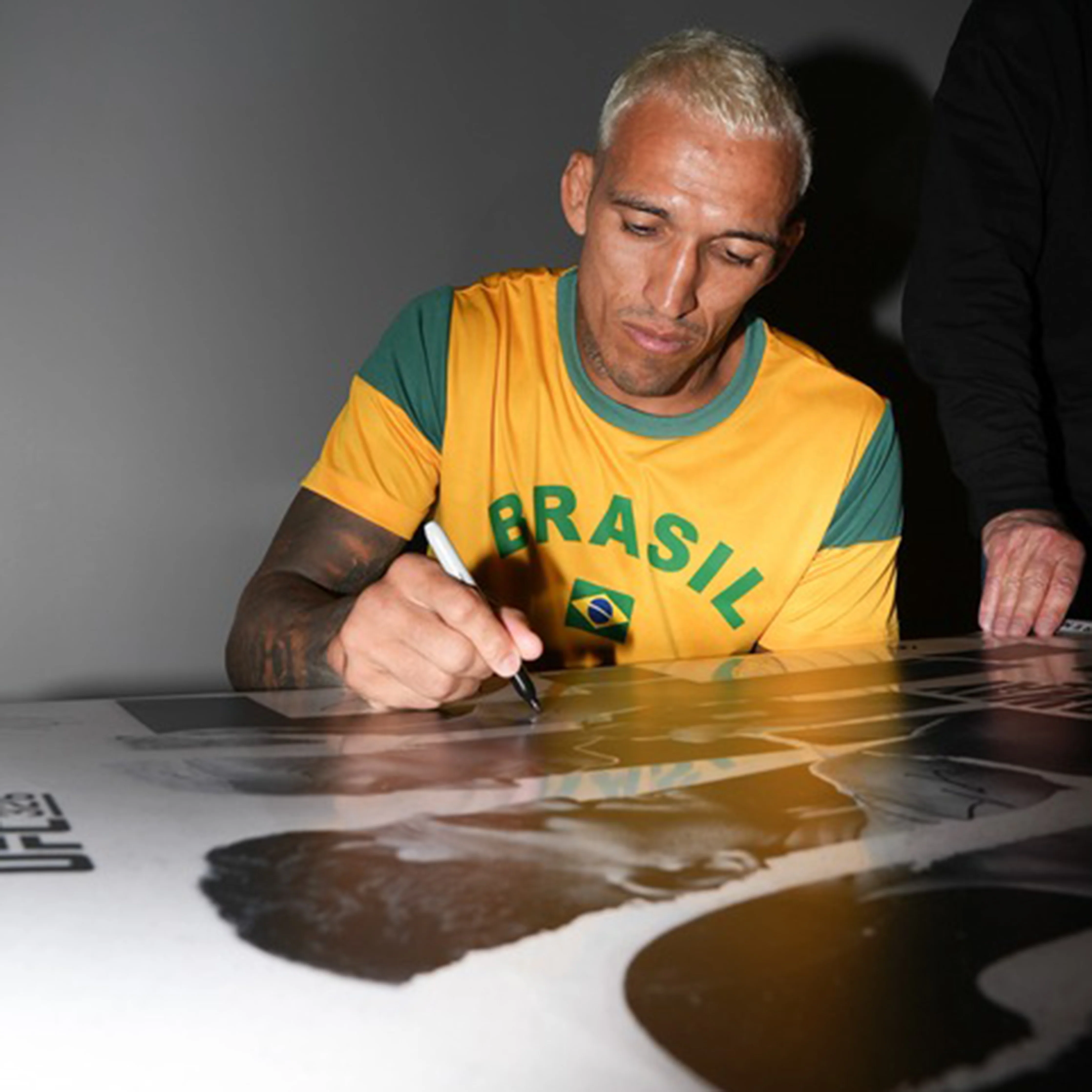UFC 326: Holloway vs Oliveira 2 Autographed Event Poster - Image 3