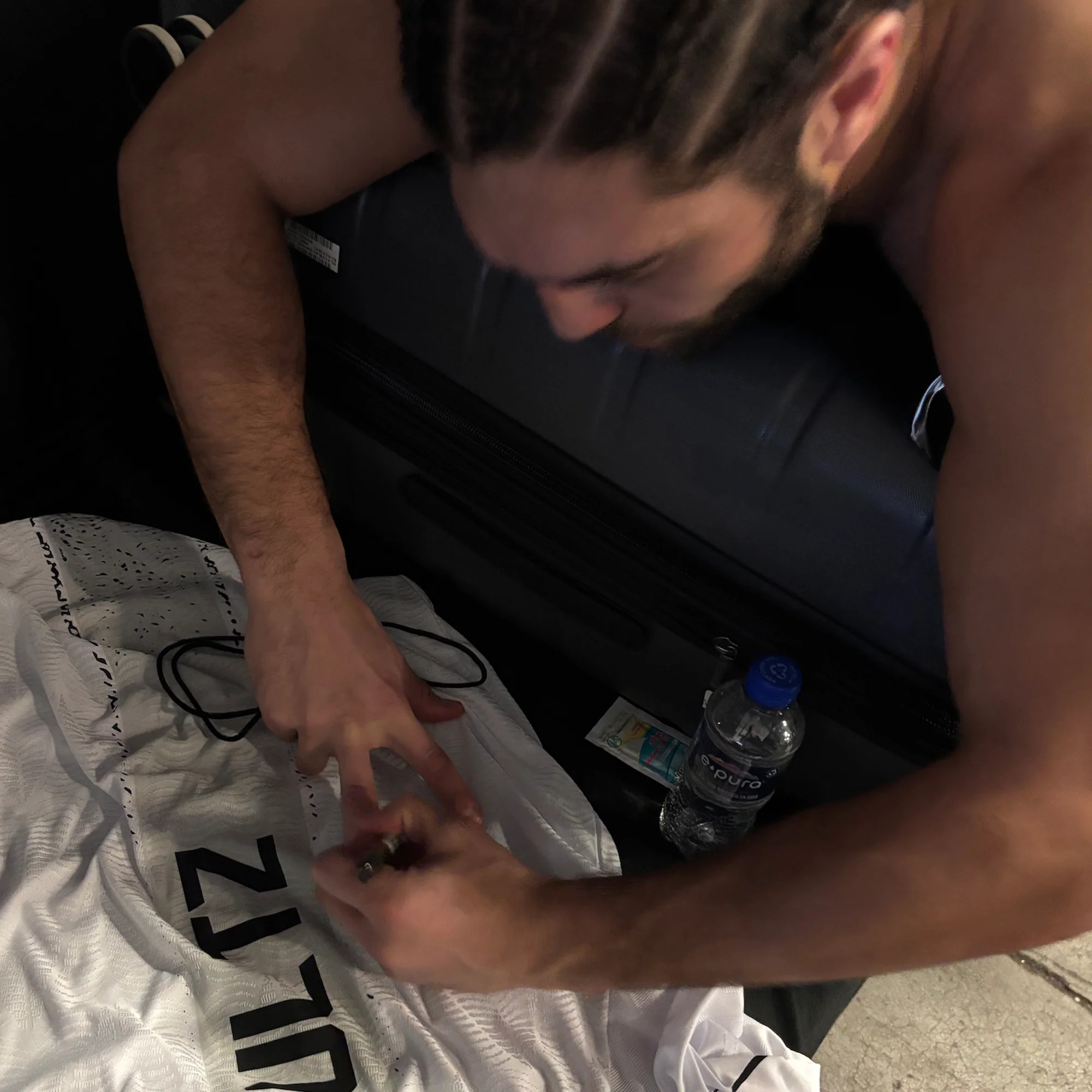 Wes Schultz Signed 1-of-1 Fight Worn Jersey UFC Fight Night: Moreno vs Kavanagh - Image 3